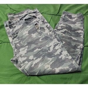 Vanilla Star Mid-Rise Skinny Camo Women's Distressed Jeans Size 15